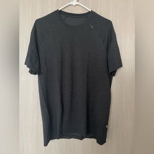 Excellent Lululemon Short Sleeve Shirt. Size M, Black